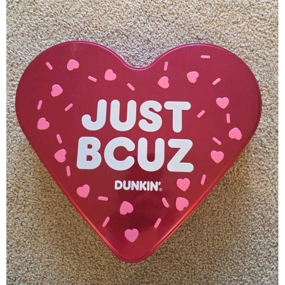 DUNKIN DONUTS RED VALENTINE TIN -UR MY FAVE MUNCHKIN USED
